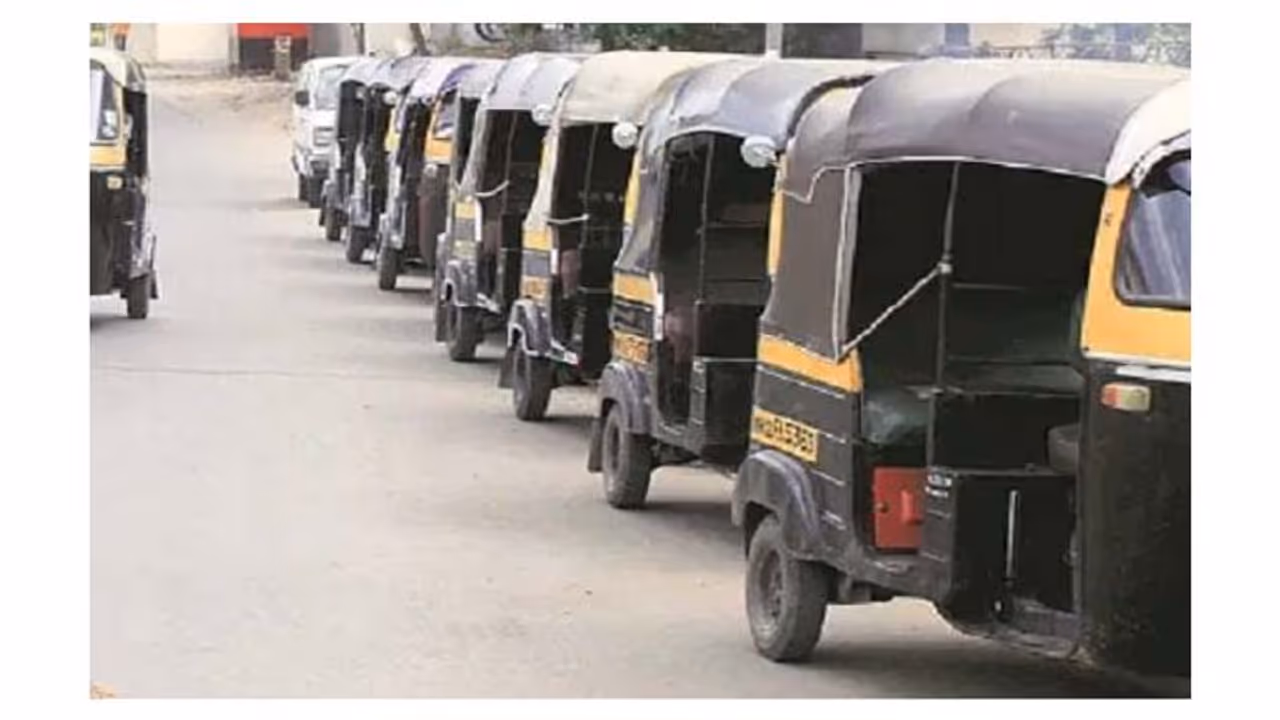 लखनऊ में ऑटो चालकों की मनमानी पर लगेगी लगाम,अब शहर में कहीं भी जाने का ये होगा फिक्स किराया