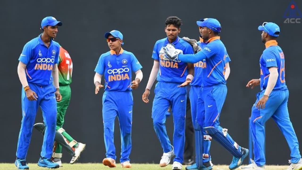 ത്രില്ലര് മാച്ചില് ഏഷ്യ കപ്പ് കിരീടം; ഇന്ത്യന് അണ്ടര് 19 ടീമിന് അഭിനന്ദനപ്രവാഹം ത്രില്ലര് മാച്ചില് ഏഷ്യ കപ്പ് കിരീടം; ഇന്ത്യന് അണ്ടര് 19 ടീമിന് അഭിനന്ദനപ്രവാഹം