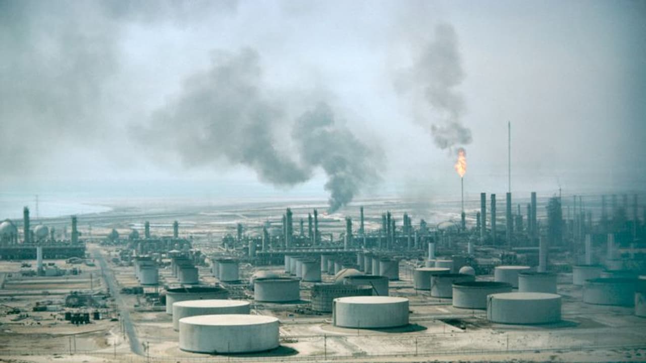 विश्व की सबसे बड़ी तेल कंपनी के संयंत्रों पर ड्रोन हमला, यमन के विद्रोहियों पर संदेह विश्व की सबसे बड़ी तेल कंपनी के संयंत्रों पर ड्रोन हमला, यमन के विद्रोहियों पर संदेह