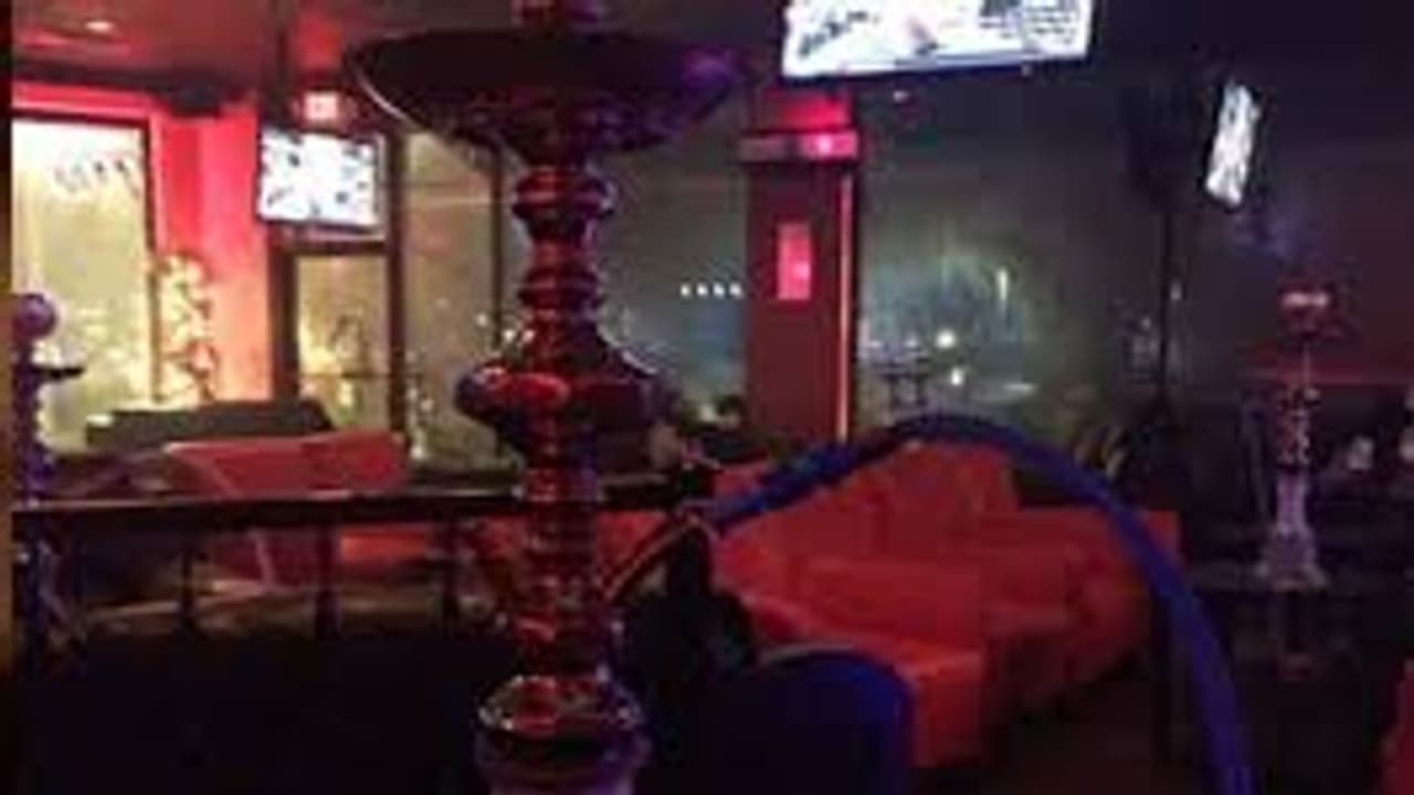 गुरुग्राम में अवैध पार्टी का भंडाफोड़, 120 बीयर की बोतलों के साथ पकड़ाए 36 लड़के और 6 लड़कियां गुरुग्राम में अवैध पार्टी का भंडाफोड़, 120 बीयर की बोतलों के साथ पकड़ाए 36 लड़के और 6 लड़कियां