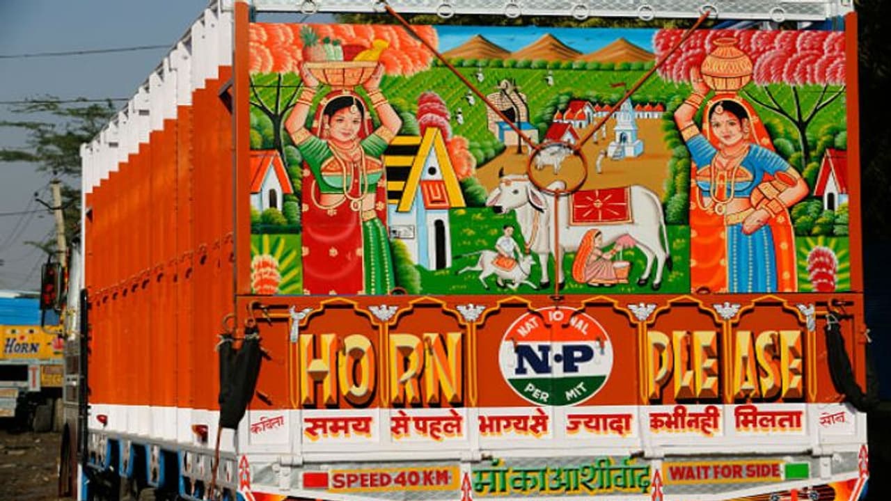 একবারে সাড়ে ছ' লক্ষ, নতুন আইন চালুর আগেই ওড়িশায় জরিমানা ট্রাক মালিককে একবারে সাড়ে ছ' লক্ষ, নতুন আইন চালুর আগেই ওড়িশায় জরিমানা ট্রাক মালিককে