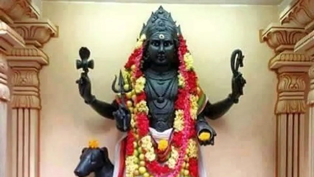 இன்று ஆவணி தேய்பிறை அஷ்டமி திதி.. இந்த 1 பூவை வைத்து பைரவரை வழிபடுங்க..கடன் சுமை நீங்கும்! இன்று ஆவணி தேய்பிறை அஷ்டமி திதி.. இந்த 1 பூவை வைத்து பைரவரை வழிபடுங்க..கடன் சுமை நீங்கும்!