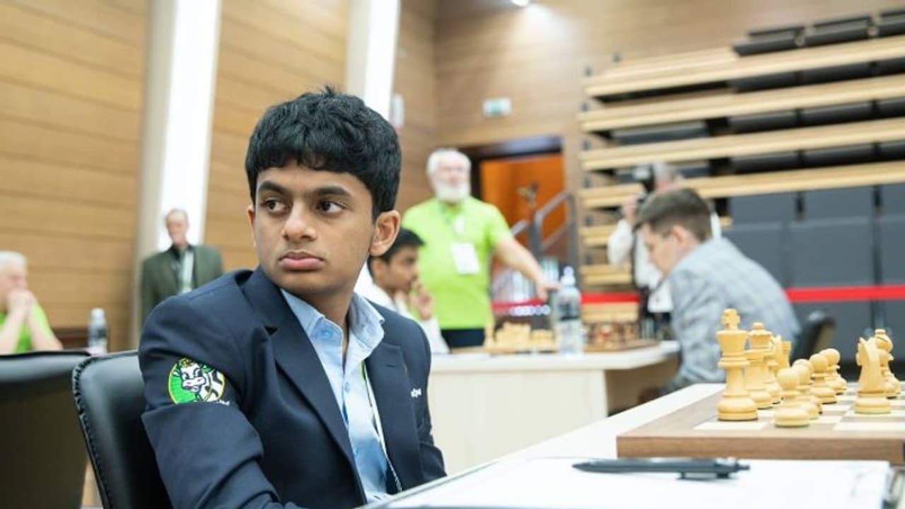 കാർപോവിനെ ഞെട്ടിച്ച് നിഹാല് സരിന്; 'തലമുറകളുടെ പോരാട്ടം' സമനിലയില് കാർപോവിനെ ഞെട്ടിച്ച് നിഹാല് സരിന്; 'തലമുറകളുടെ പോരാട്ടം' സമനിലയില്