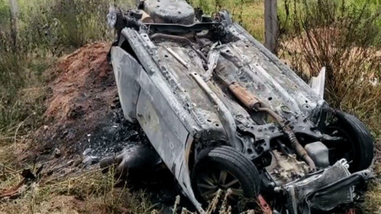 திருப்பதிக்கு சென்றுவிட்டு திரும்பிய போது கோர விபத்து... கார் தீப்பற்றியதில் ஒரே குடும்பத்தைச் சேர்ந்த 5 பேர் உடல்கருகி உயிரிழப்பு..!