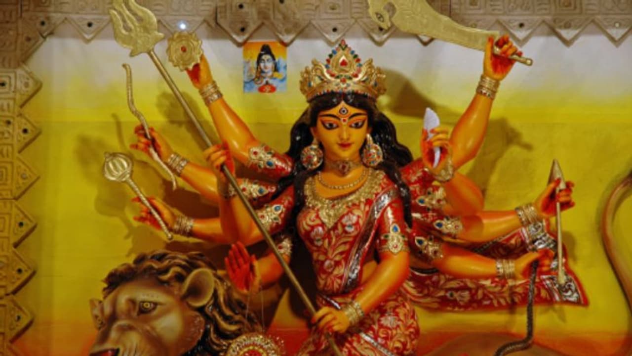 দুর্গা পুজোয় এবার কান্ড কেদারনাথে, সৌজন্যে ই ই ব্লক দুর্গা পুজোয় এবার কান্ড কেদারনাথে, সৌজন্যে ই ই ব্লক