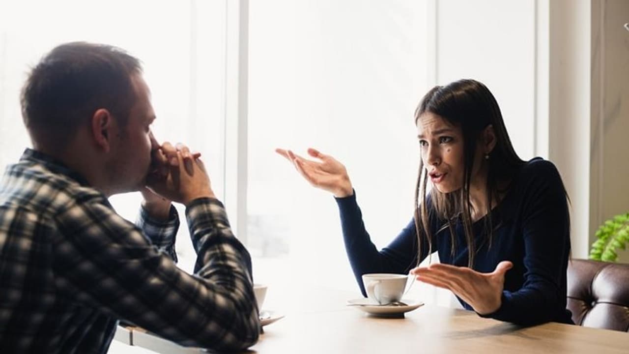 ये गलतियां रिलेशनशिप में घोल देती हैं जहर, बचें इनसे