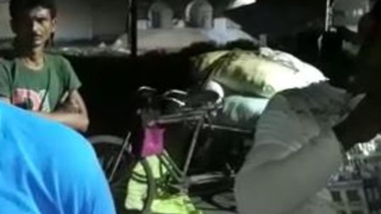 গরিবের মুখের গ্রাস গরুর মুখে,তোলপাড় বজবজ গরিবের মুখের গ্রাস গরুর মুখে,তোলপাড় বজবজ