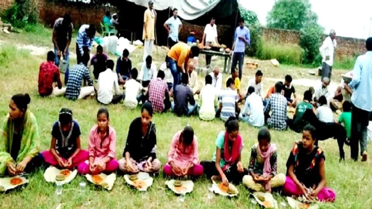 गाय की आत्मा की शांति के लिए कराया भंडारा, मुस्लिम फैमिली ने भी दिया साथ गाय की आत्मा की शांति के लिए कराया भंडारा, मुस्लिम फैमिली ने भी दिया साथ