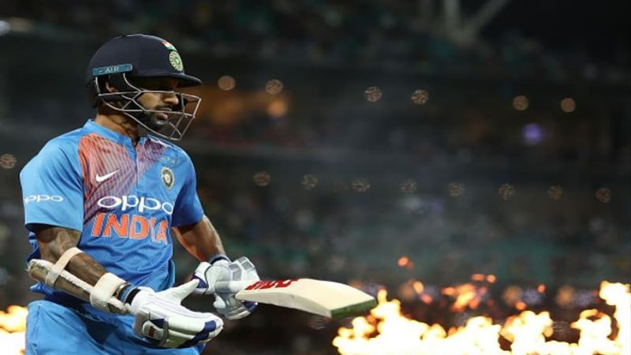 টিকে থাকতে রান করতে হবে ধাওয়ানকে, বলছেন ভিভিএস টিকে থাকতে রান করতে হবে ধাওয়ানকে, বলছেন ভিভিএস