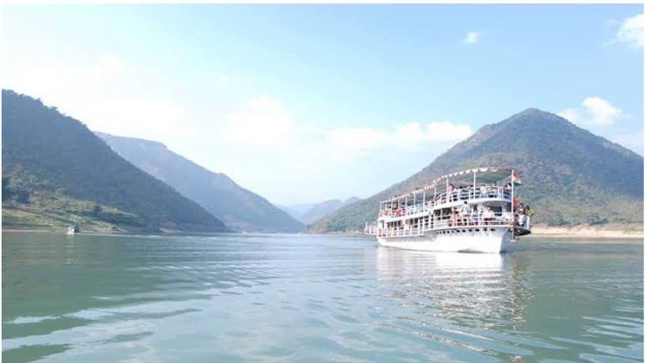 బోటు మునక ఎఫెక్ట్: బోటు సర్వీసుల నిలిపివేయాలని సీఎం ఆదేశం