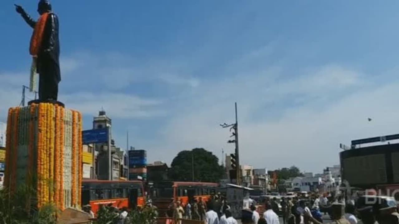 அண்ணா பிறந்த நாள் விழாவில் அதிசயம் !! கொடி, பேனர் இல்லாத அதிமுக நிகழ்ச்சி !! அண்ணா பிறந்த நாள் விழாவில் அதிசயம் !! கொடி, பேனர் இல்லாத அதிமுக நிகழ்ச்சி !!