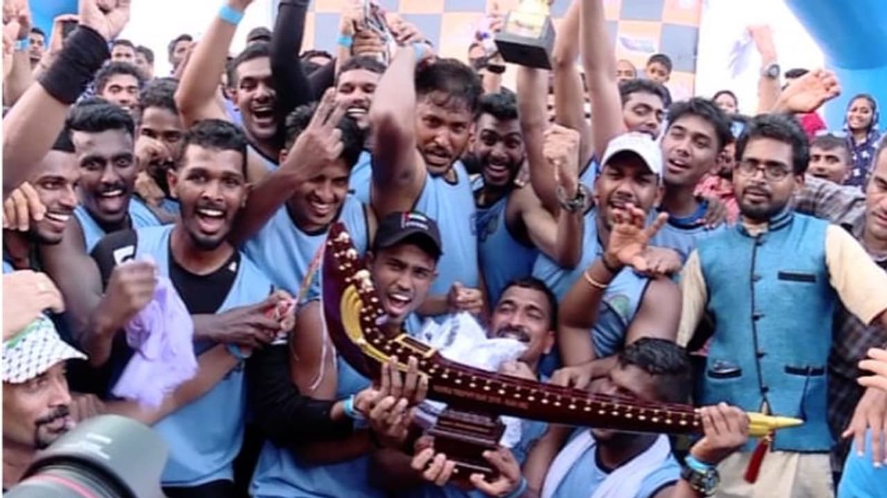 കേരളത്തിന് പുറത്തെ ആദ്യ നെഹ്റു ട്രോഫി വള്ളംകളി; റാസല്ഖൈമയില് ടീം ചമ്പക്കുളത്തിന് കിരീടം കേരളത്തിന് പുറത്തെ ആദ്യ നെഹ്റു ട്രോഫി വള്ളംകളി; റാസല്ഖൈമയില് ടീം ചമ്പക്കുളത്തിന് കിരീടം