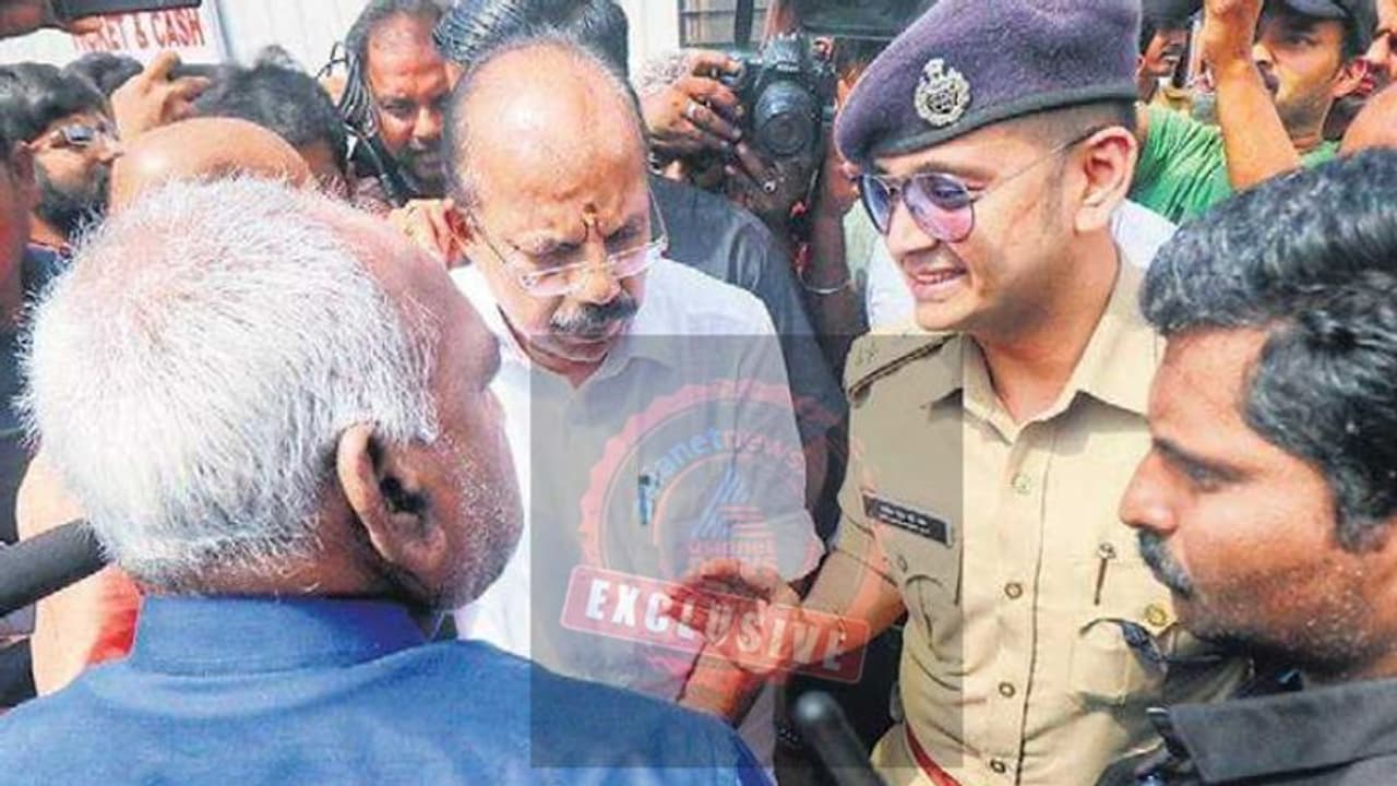 യതീഷ് ചന്ദ്രക്കെതിരെ നടപടിയില്ല; ബിജെപി സംസ്ഥാന നേതൃത്വത്തിന് വൻ തിരിച്ചടി യതീഷ് ചന്ദ്രക്കെതിരെ നടപടിയില്ല; ബിജെപി സംസ്ഥാന നേതൃത്വത്തിന് വൻ തിരിച്ചടി