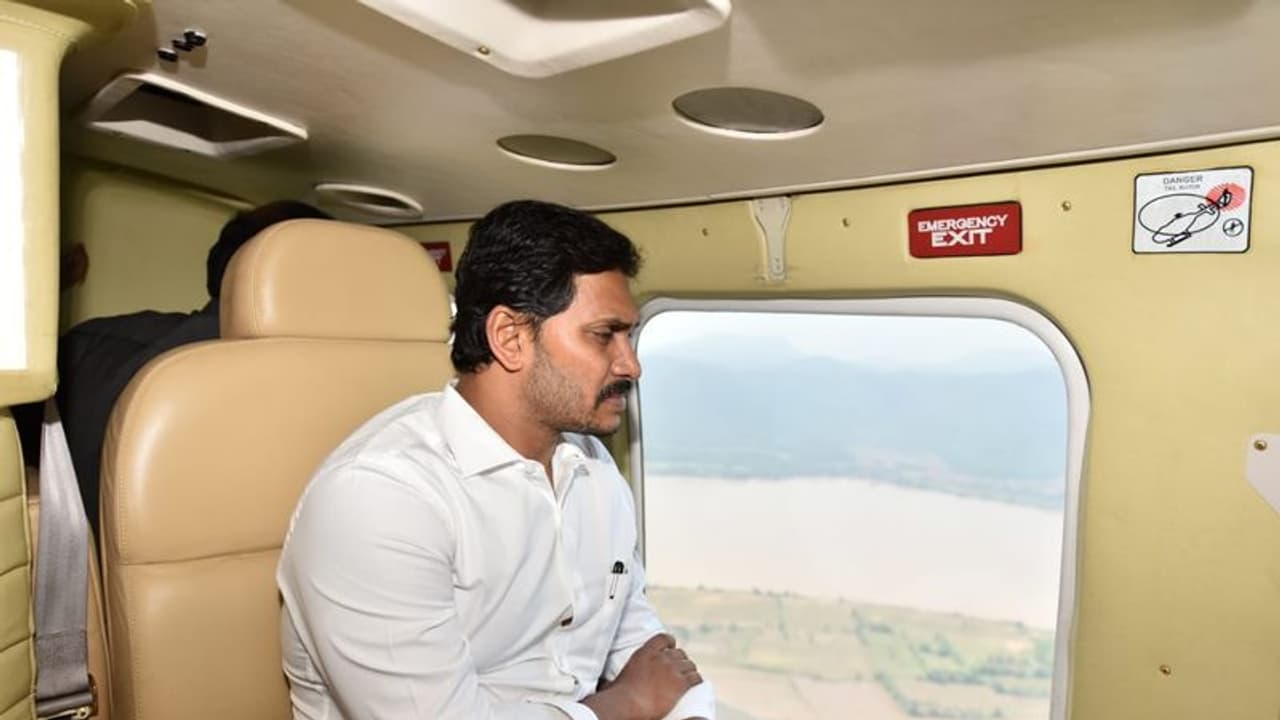 బోటు మునక: సీఎం జగన్ ఏరియల్ సర్వే బోటు మునక: సీఎం జగన్ ఏరియల్ సర్వే