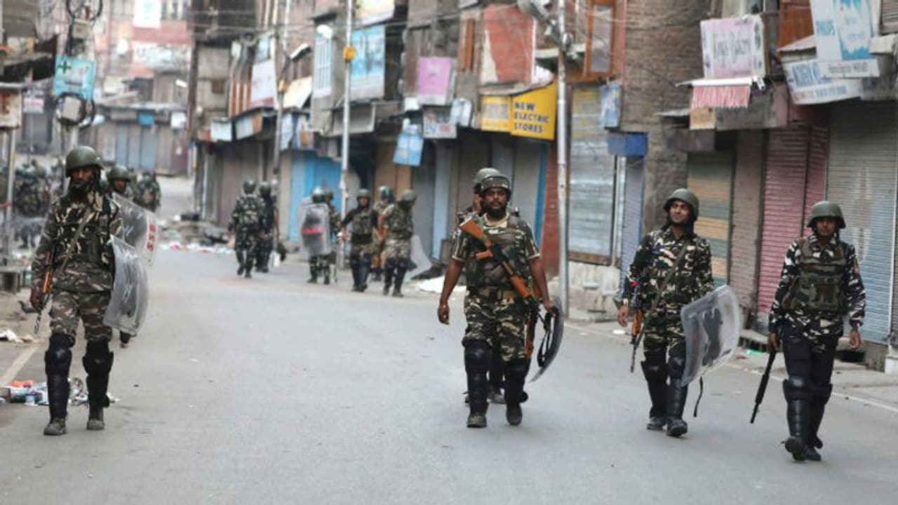 29 साल में घाटी में 41 हजार लोगों की जान गई लेकिन 5 अगस्त के बाद नहीं चली एक भी गोली: SC में केंद्र