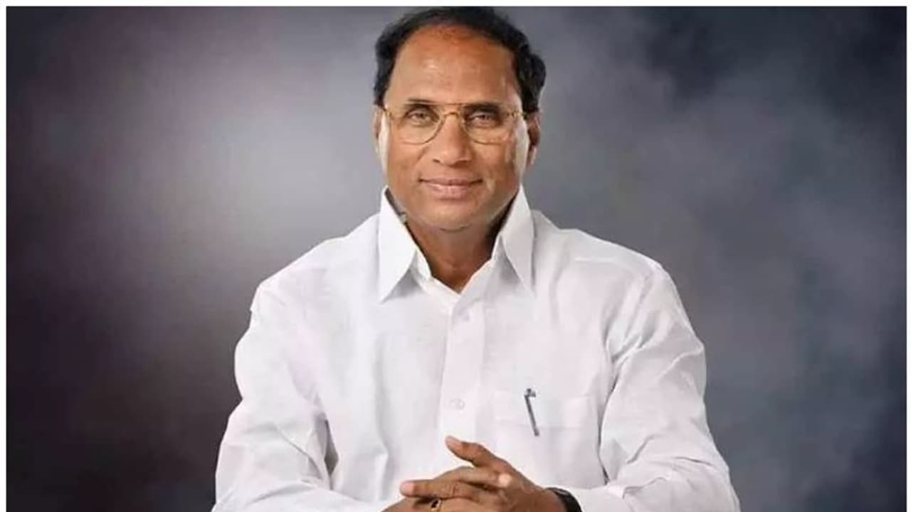 కోడెల శివప్రసాద్ ఆ 20 నిమిషాల ఫోన్ ఎవరికంటే... కోడెల శివప్రసాద్ ఆ 20 నిమిషాల ఫోన్ ఎవరికంటే...