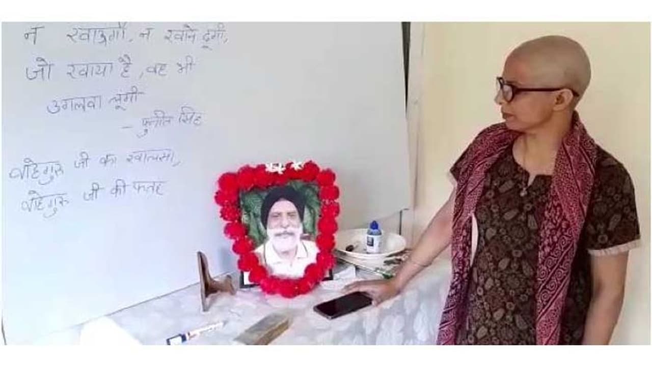 एक बेटी का प्रण, कहा जब तक नहीं होगी पिता के हत्यारोपियों की गिरफ्तारी, हर दिन कराउंगी मुंडन एक बेटी का प्रण, कहा जब तक नहीं होगी पिता के हत्यारोपियों की गिरफ्तारी, हर दिन कराउंगी मुंडन