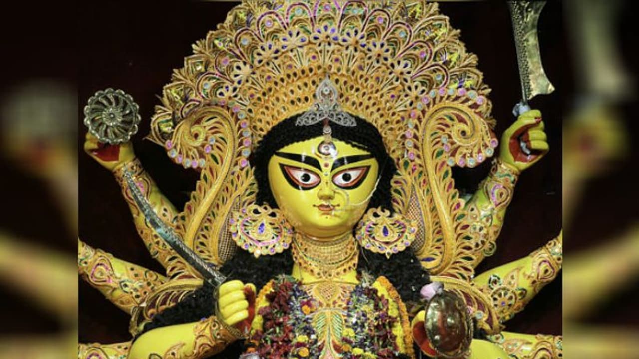 এক যাত্রায় পৃথক ফল, নব দুর্গা আসছে আবার খিদিরপুর যুবগোষ্ঠীতে এক যাত্রায় পৃথক ফল, নব দুর্গা আসছে আবার খিদিরপুর যুবগোষ্ঠীতে