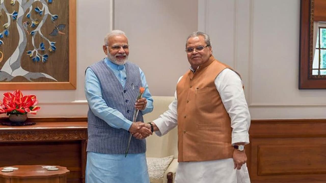 जम्मू कश्मीर के राज्यपाल ने प्रधानमंत्री मोदी से की मुलाकात जम्मू कश्मीर के राज्यपाल ने प्रधानमंत्री मोदी से की मुलाकात
