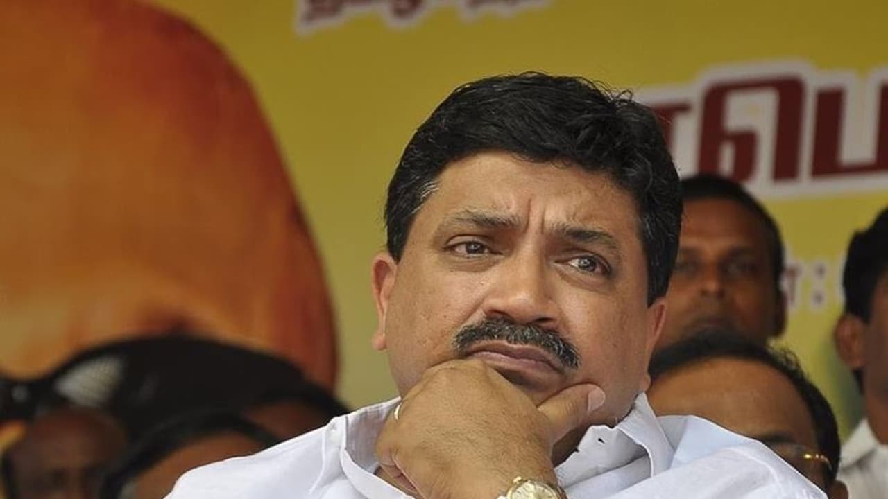 முட்டாள் கிழவன்….. திமுக வின் மூத்த தலைவரையே சகட்டுமேனிக்கு வசைபாடிய பி.டி.ஆர்.பழனிவேல் தியாகராஜன்..! முட்டாள் கிழவன்….. திமுக வின் மூத்த தலைவரையே சகட்டுமேனிக்கு வசைபாடிய பி.டி.ஆர்.பழனிவேல் தியாகராஜன்..!