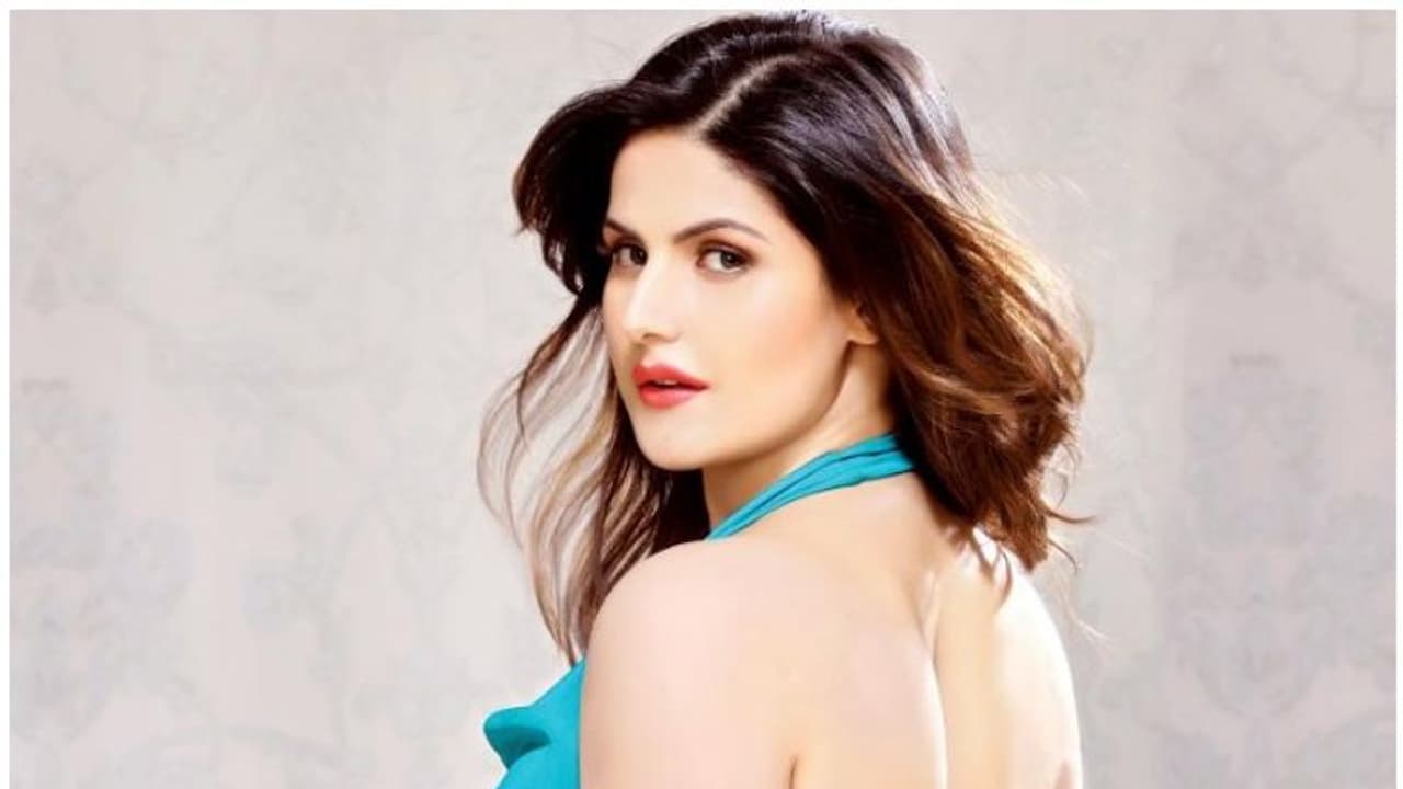 ముద్దు సీన్లు రిహార్సల్స్ చేద్దామని ఆ డైరెక్టర్ అడిగాడు.. నటి కామెంట్స్! ముద్దు సీన్లు రిహార్సల్స్ చేద్దామని ఆ డైరెక్టర్ అడిగాడు.. నటి కామెంట్స్!