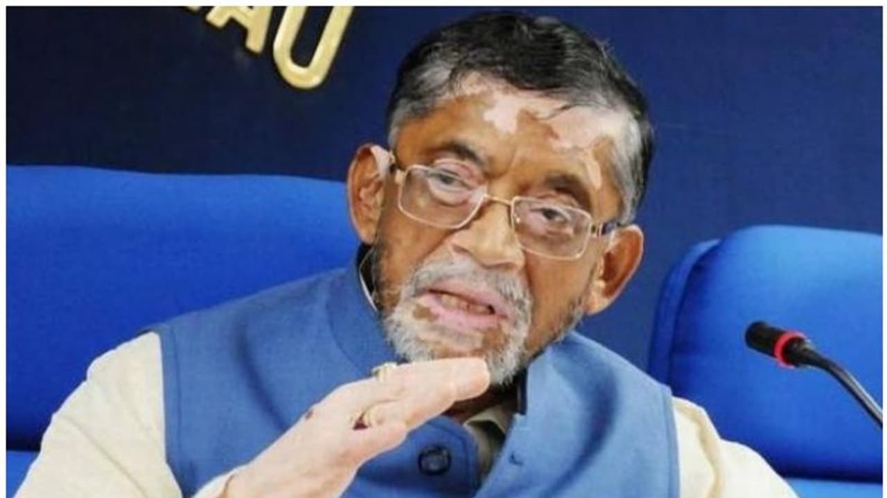 'രാജ്യത്ത് തൊഴില് ക്ഷാമമില്ല, ഉത്തരേന്ത്യക്കാര്ക്ക് വേണ്ടത്ര യോഗ്യത ഇല്ലാത്തതുകൊണ്ടാണ്'; വിവാദ പ്രസ്താവന കേന്ദ്ര തൊഴില് മന്ത്രിക്കെതിരെ കേസെടുത്തു 'രാജ്യത്ത് തൊഴില് ക്ഷാമമില്ല, ഉത്തരേന്ത്യക്കാര്ക്ക് വേണ്ടത്ര യോഗ്യത ഇല്ലാത്തതുകൊണ്ടാണ്'; വിവാദ പ്രസ്താവന കേന്ദ്ര തൊഴില് മന്ത്രിക്കെതിരെ കേസെടുത്തു