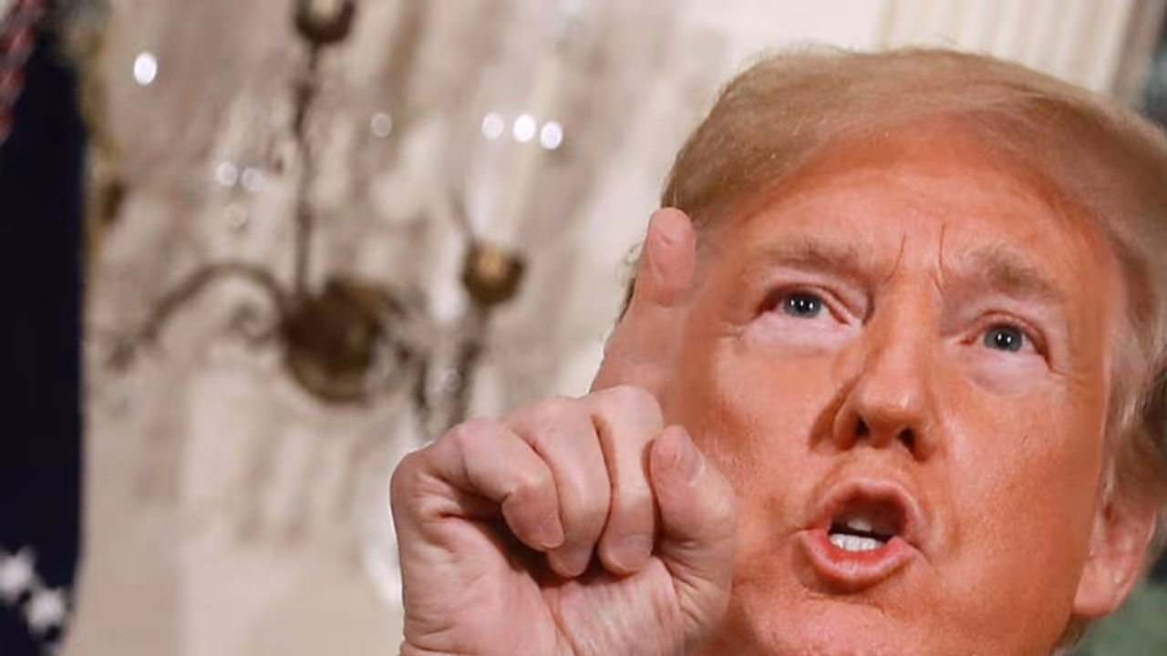 बिना नाम लिए ट्रंप ने साधा ईरान पर निशाना, सैन्य कार्रवाई की आशंका बढ़ी बिना नाम लिए ट्रंप ने साधा ईरान पर निशाना, सैन्य कार्रवाई की आशंका बढ़ी