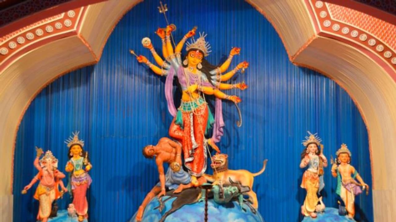 অন্তরের আলো ফুটিয়ে তোলার চেষ্টায় বোসপুকুর শীতলা মন্দির অন্তরের আলো ফুটিয়ে তোলার চেষ্টায় বোসপুকুর শীতলা মন্দির