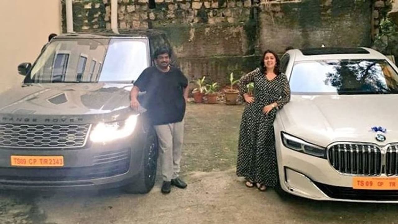 లగ్జరీ కార్లు కొనుగోలు చేసిన పూరి, ఛార్మి!