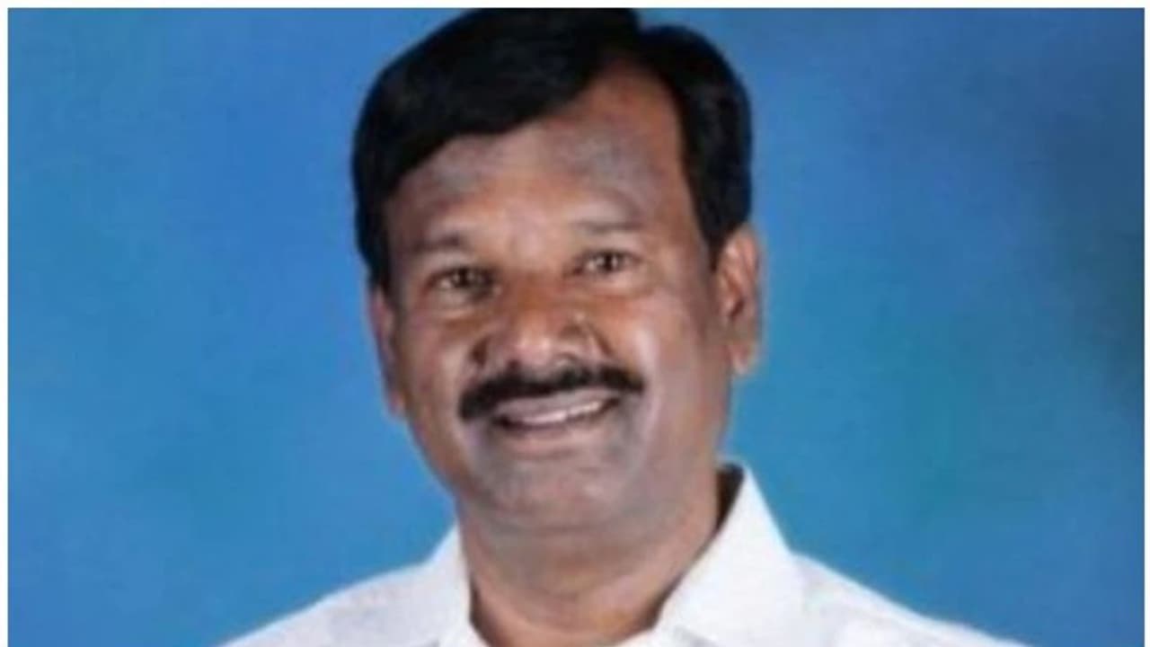 പിന്നാക്ക ജാതിക്കാരനായതിനാല് ബിജെപി എംപിയെ ഗ്രാമത്തില് പ്രവേശിപ്പിച്ചില്ലെന്ന് ആരോപണം പിന്നാക്ക ജാതിക്കാരനായതിനാല് ബിജെപി എംപിയെ ഗ്രാമത്തില് പ്രവേശിപ്പിച്ചില്ലെന്ന് ആരോപണം