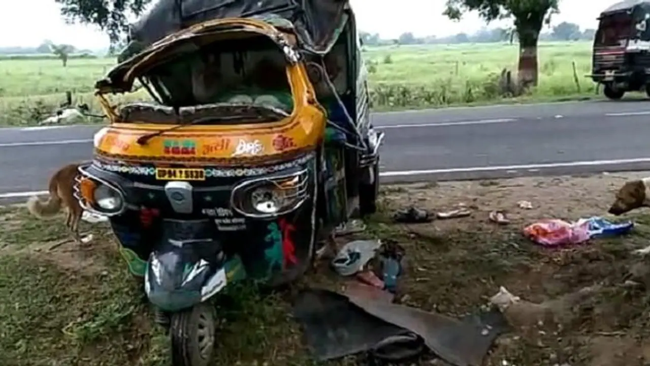 गाय से टकराने से हुई सड़क दुर्घटना, 2 महिलाओं सहित 3 की मौत