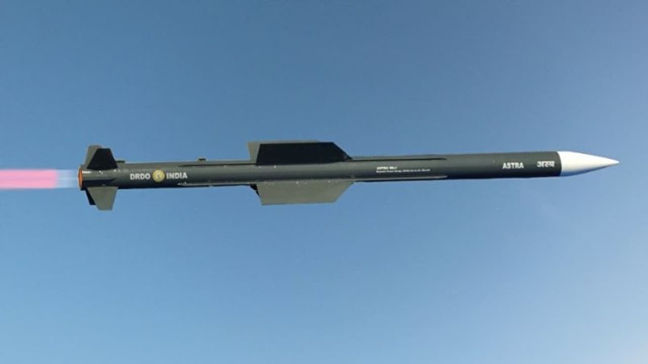 ഇന്ത്യക്ക് അഭിമാനമായി വീണ്ടും ഡിആർഡിഒ: അസ്ത്ര മിസൈൽ പരീക്ഷണ വിക്ഷേപണം വൻ വിജയം