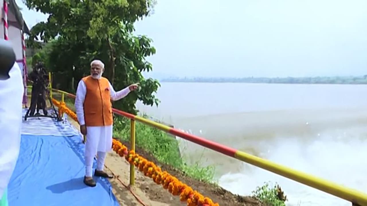 মায়ের আশীর্বাদ নিয়েই দিন শুরু, জন্মদিনে 'নমামি নর্মদা মহোৎসব'এর উদ্বোধনে নরেন্দ্র মোদী মায়ের আশীর্বাদ নিয়েই দিন শুরু, জন্মদিনে 'নমামি নর্মদা মহোৎসব'এর উদ্বোধনে নরেন্দ্র মোদী