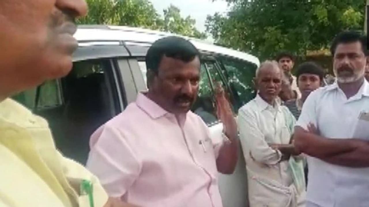 दलित होने के चलते भाजपा सासंद नहीं कर पाए मंदिर में दर्शन, लोगों ने बताया अछूत