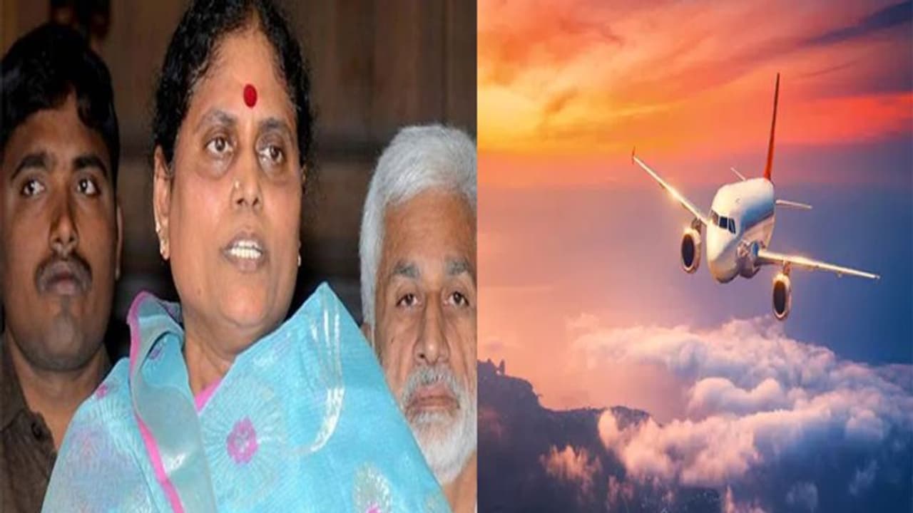 వైఎస్ విజయమ్మ ప్రయాణిస్తున్న విమానం గాలిలో చక్కర్లు