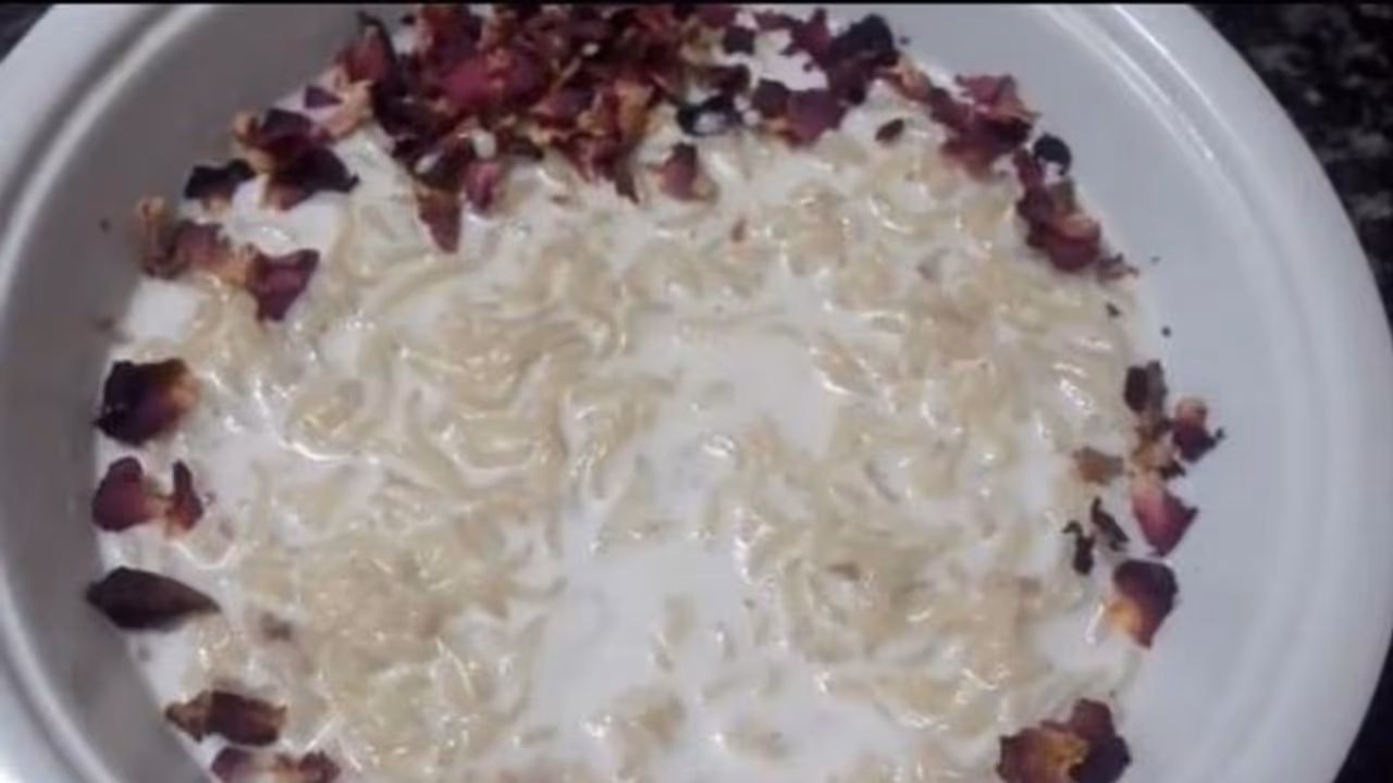 कभी खाई है मैगी की खीर, इंटरनेट पर वायरल हुई रेसिपी कभी खाई है मैगी की खीर, इंटरनेट पर वायरल हुई रेसिपी