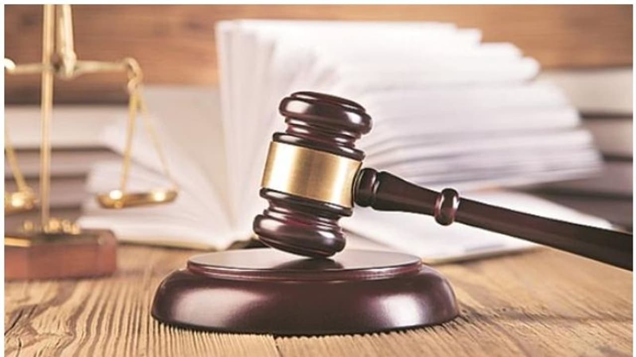 'അവന് ഇംഗ്ലീഷ് അറിയില്ല'; മയക്കുമരുന്ന് കേസില്പ്പെട്ടയാളെ കുറ്റവിമുക്തനാക്കി ബോംബെഹൈക്കോടതി 'അവന് ഇംഗ്ലീഷ് അറിയില്ല'; മയക്കുമരുന്ന് കേസില്പ്പെട്ടയാളെ കുറ്റവിമുക്തനാക്കി ബോംബെഹൈക്കോടതി