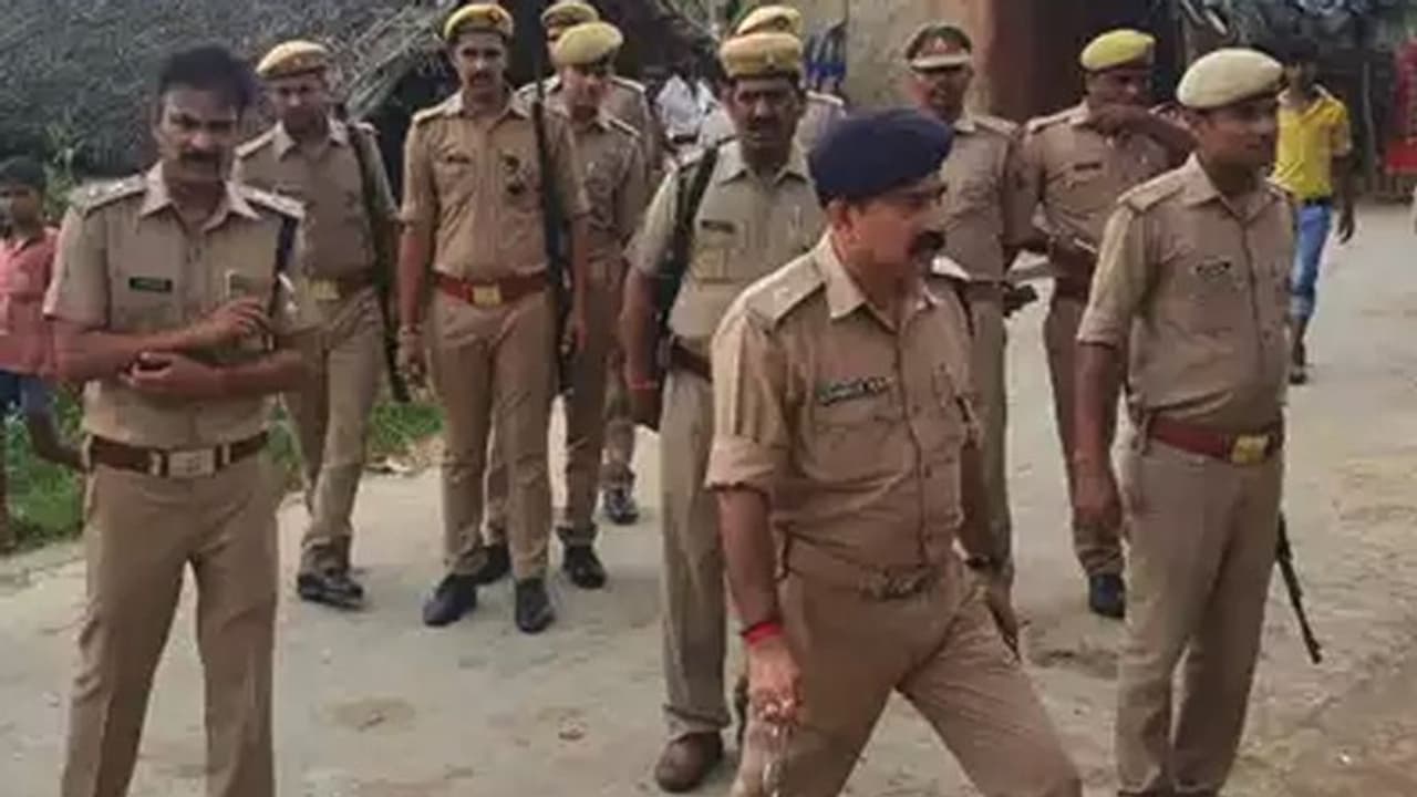 प्रेम प्रसंग में युवक की जिंदा जलाकर हत्या मां ने सदमे में तोड़ा दम, कांग्रेस प्रवक्ता ने कहा योगी राज में कोई सुरक्षित नहीं