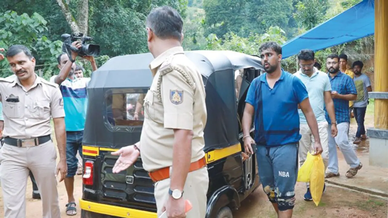 ದಾರಿ ತಪ್ಪಿದವನ ಊರು ಸೇರಿಸಿದ ತೀರ್ಥದ ಪೈಪ್! ದಾರಿ ತಪ್ಪಿದವನ ಊರು ಸೇರಿಸಿದ ತೀರ್ಥದ ಪೈಪ್!