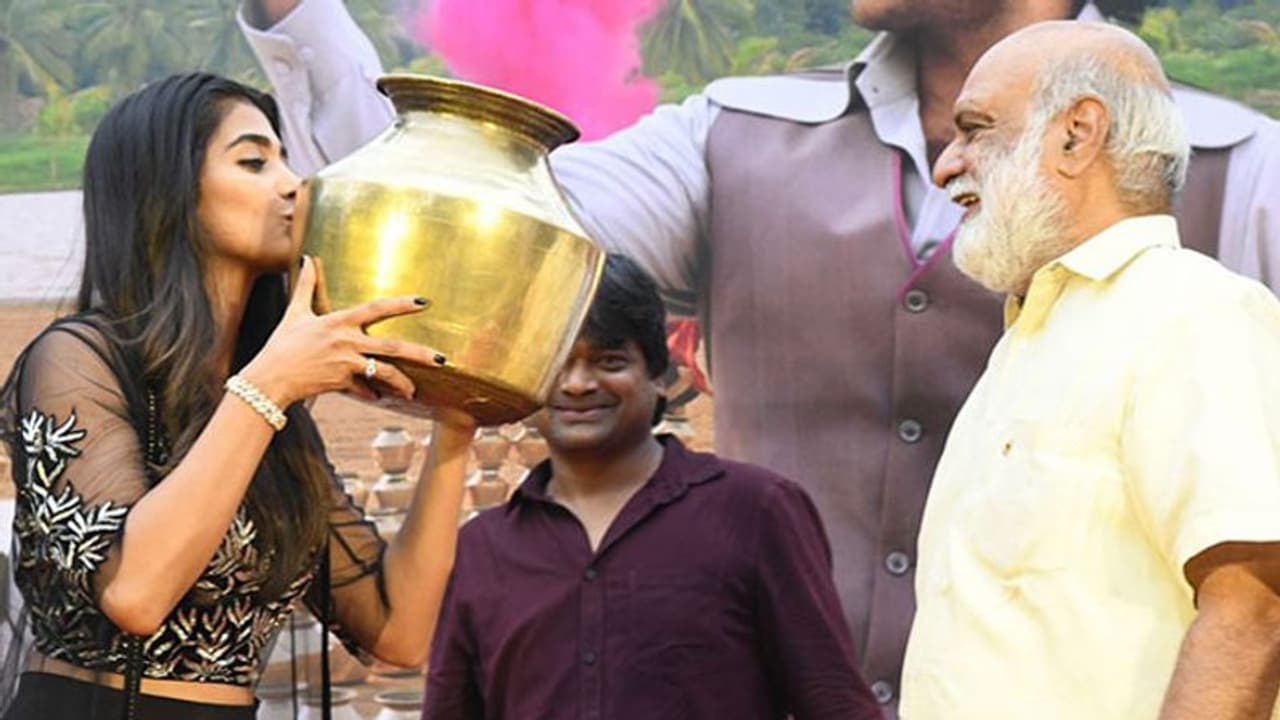 పూజాహెగ్డే నడుముపై రాఘవేంద్రరావు కామెంట్స్!