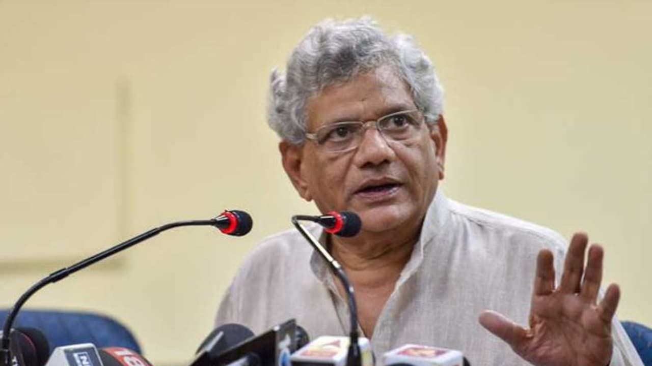 ഗവർണർ ആരിഫ് മുഹമ്മദ് ഖാന് ഭരണഘടന മനസിലായിട്ടില്ലെന്ന് യെച്ചൂരി ഗവർണർ ആരിഫ് മുഹമ്മദ് ഖാന് ഭരണഘടന മനസിലായിട്ടില്ലെന്ന് യെച്ചൂരി