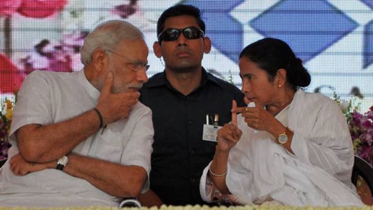 ममता बनर्जी ने मोदी से मुलाकात की, प्रधानमंत्री को बंगाल आने का दिया न्योता