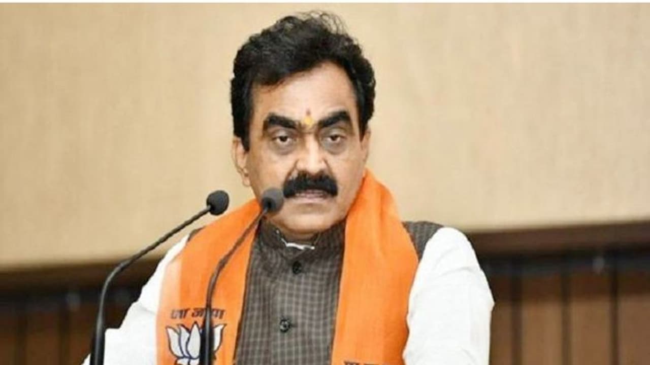 किसानों का हमदर्द बनकर सत्ता में आई कांग्रेस का जनता के दुख दर्द से कोई लेना देना नहीं है : राकेश सिंह किसानों का हमदर्द बनकर सत्ता में आई कांग्रेस का जनता के दुख दर्द से कोई लेना देना नहीं है : राकेश सिंह