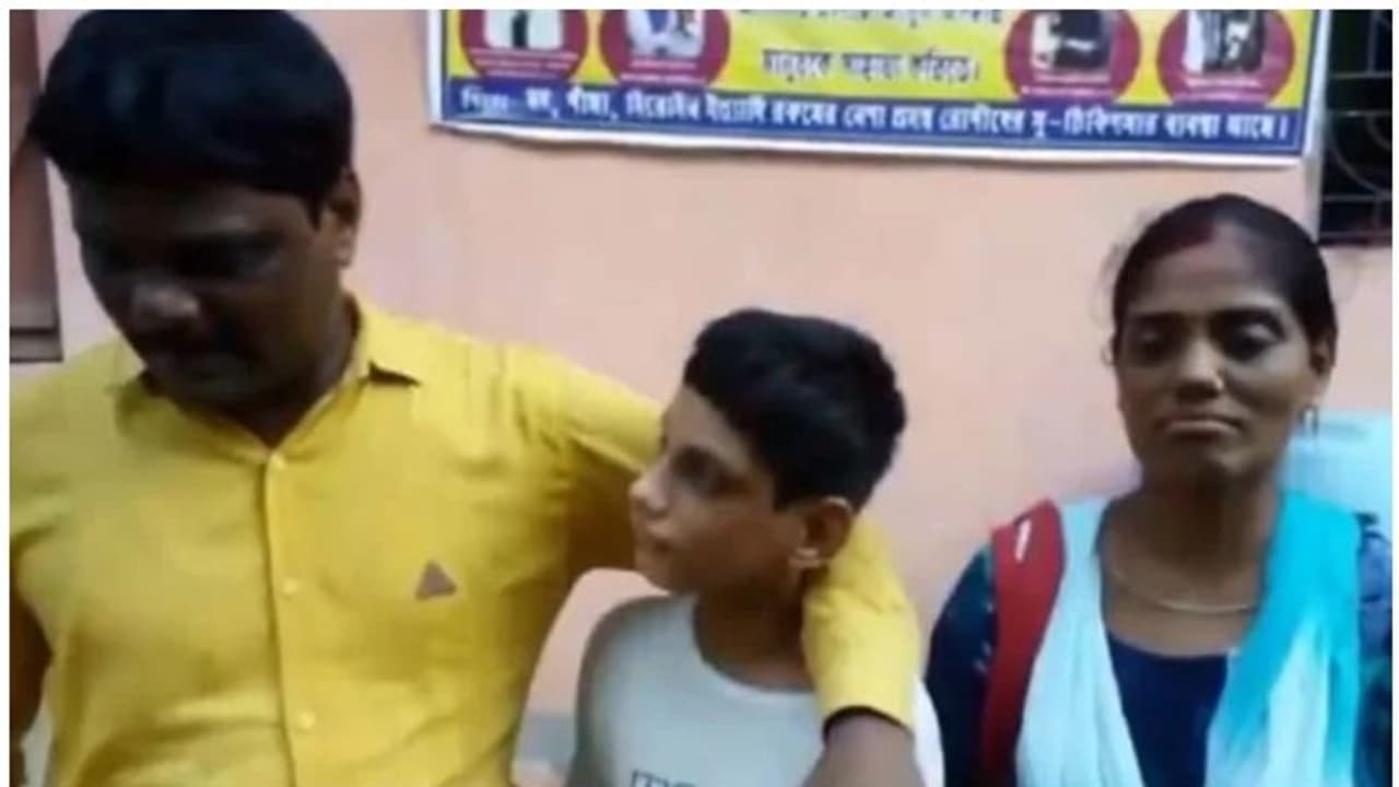 വര്ഷങ്ങള്ക്ക് മുമ്പ് കാണാതായി; ഭിന്നശേഷിക്കാരനായ മകനെ മാതാപിതാക്കള് തിരിച്ചറിഞ്ഞത് ടിവി പരിപാടിയിലൂടെ വര്ഷങ്ങള്ക്ക് മുമ്പ് കാണാതായി; ഭിന്നശേഷിക്കാരനായ മകനെ മാതാപിതാക്കള് തിരിച്ചറിഞ്ഞത് ടിവി പരിപാടിയിലൂടെ