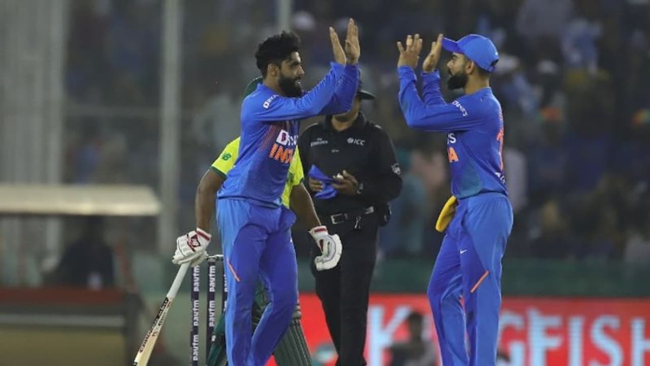 ഡികോക്കിന് അര്ധ സെഞ്ചുറി; ദക്ഷിണാഫ്രിക്കയെ ഭേദപ്പെട്ട സ്കോറില് തളച്ച് ഇന്ത്യ ഡികോക്കിന് അര്ധ സെഞ്ചുറി; ദക്ഷിണാഫ്രിക്കയെ ഭേദപ്പെട്ട സ്കോറില് തളച്ച് ഇന്ത്യ