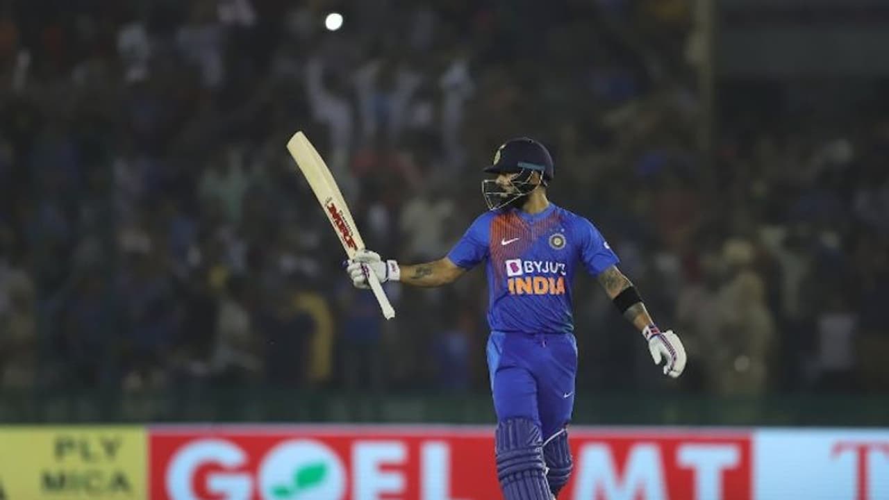 കോലി വെടിക്കെട്ടില് ഹിറ്റ്മാന് വഴിമാറി; ആ റെക്കോര്ഡ് ഇനി കോലിക്ക് കോലി വെടിക്കെട്ടില് ഹിറ്റ്മാന് വഴിമാറി; ആ റെക്കോര്ഡ് ഇനി കോലിക്ക്