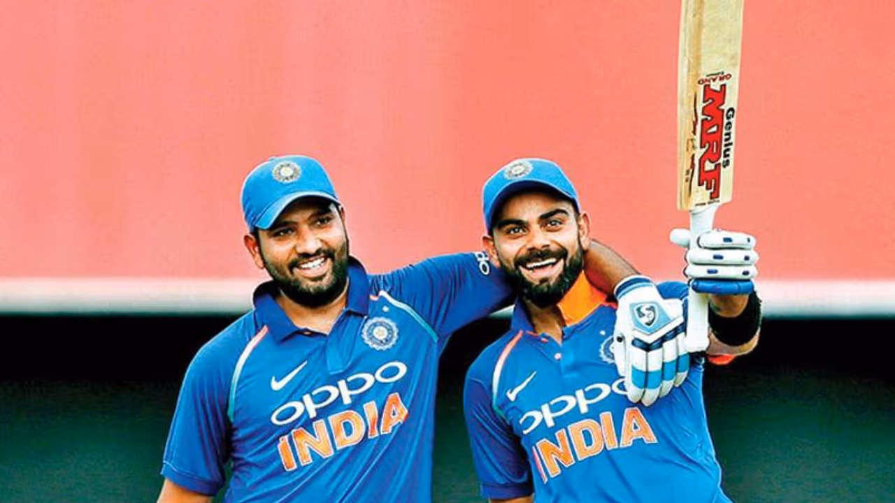 विराट कोहली ने एक मैच में दो बार रोहित शर्मा को पीछे छोड़ा, बनाए ये वर्ल्ड रिकॉर्ड विराट कोहली ने एक मैच में दो बार रोहित शर्मा को पीछे छोड़ा, बनाए ये वर्ल्ड रिकॉर्ड