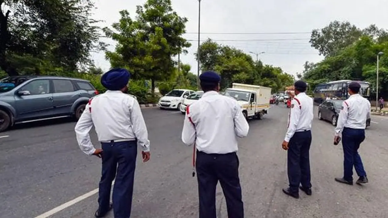 सावधान: आज घर से निकलेें सोच समझकर क्योंकि दिल्ली में है टैक्सी ऑटो और ट्रांसपोर्टर्स की हड़ताल