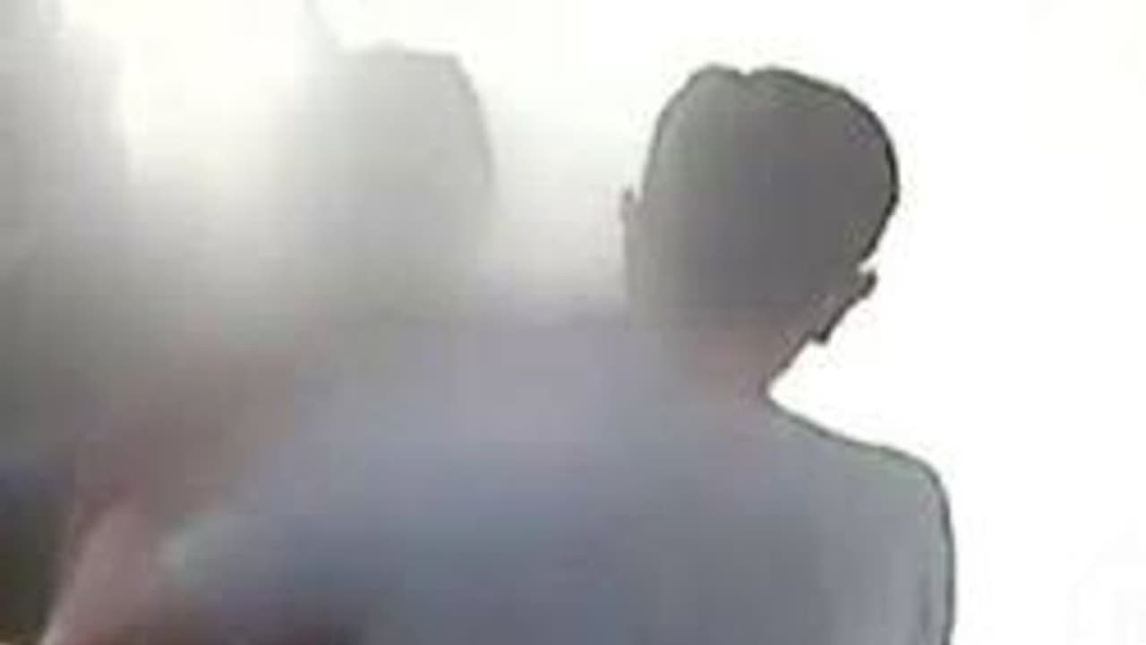 52 வயது லேடியை ரூட் விட்ட 17 வயது சிறுவன்! அடித்து, மிதித்து, நசுக்கி, வாயில் விஷம் ஊற்றி கொன்ற கும்பல்?:பகீர் திருநெல்வேலி 52 வயது லேடியை ரூட் விட்ட 17 வயது சிறுவன்! அடித்து, மிதித்து, நசுக்கி, வாயில் விஷம் ஊற்றி கொன்ற கும்பல்?:பகீர் திருநெல்வேலி