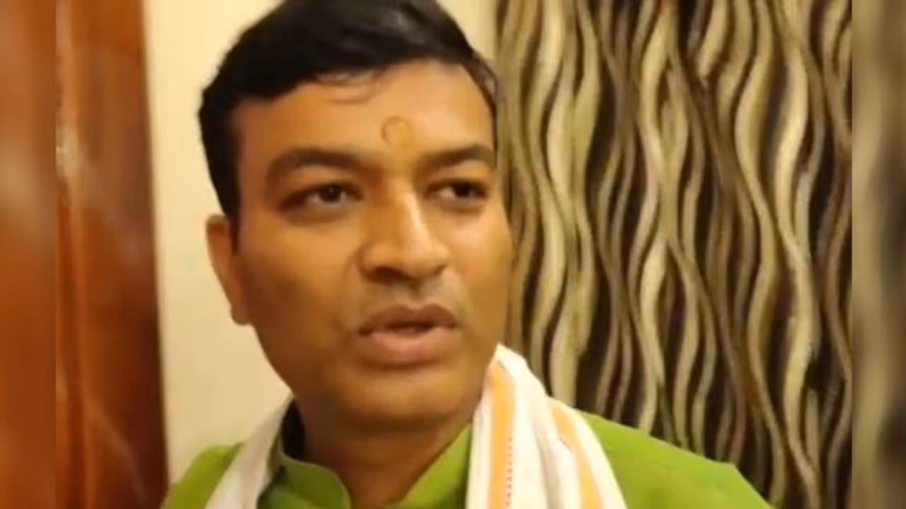 योगी के मंत्री का प्रियंका गांधी पर तंज: वो जमीन लुटेरे की पत्नी हैं, उन्हें राजनीति पर बोलने का अधिकार योगी के मंत्री का प्रियंका गांधी पर तंज: वो जमीन लुटेरे की पत्नी हैं, उन्हें राजनीति पर बोलने का अधिकार